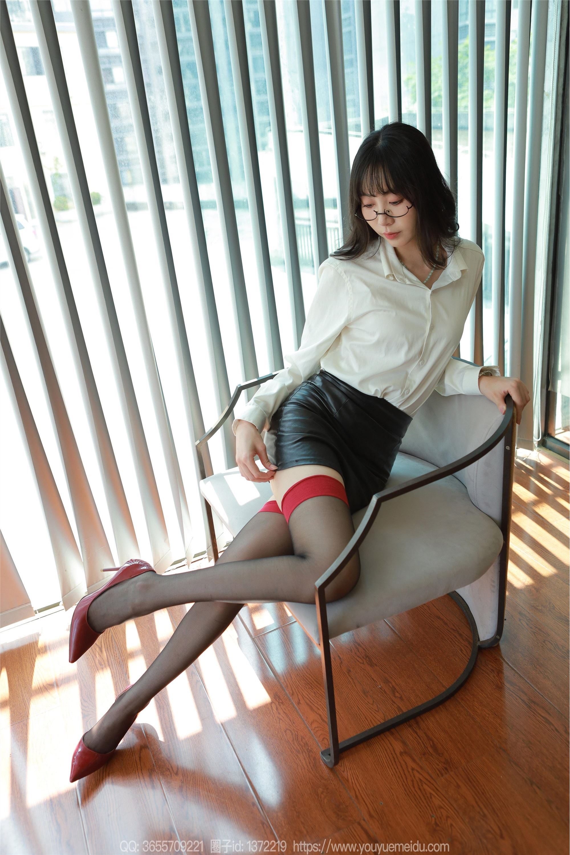 IESS异思趣向  2024.10.04 丝享家 1863 团团《双红长腿》